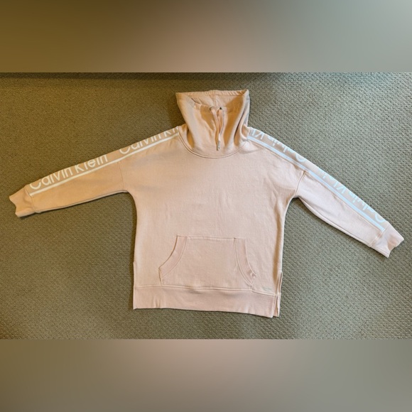 Calvin Klein Women’s Performance Graphic Sleeve Light Melon Sweatshirt Size M - Picture 2 of 10
